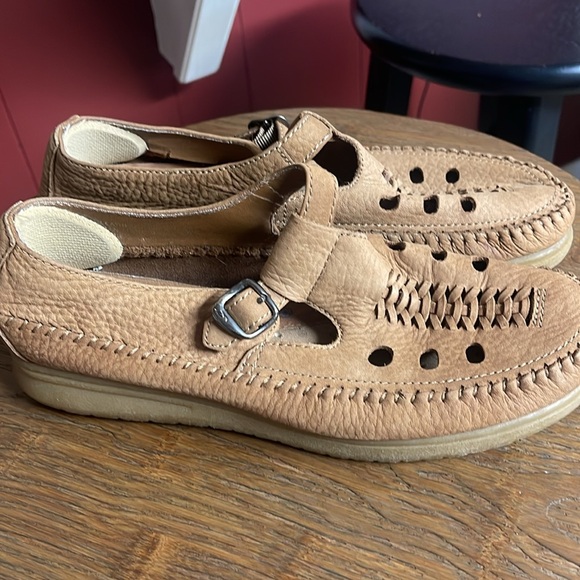 Dr. Scholl’s shoes. Size 8. Used but really great condition! - Picture 5 of 12